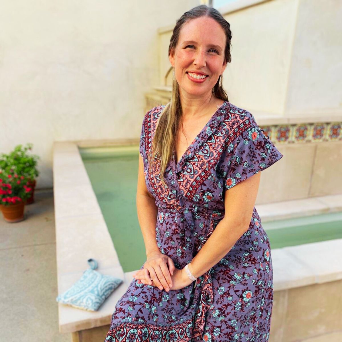 pregnant lady in colorful wrap dress from Nice, France